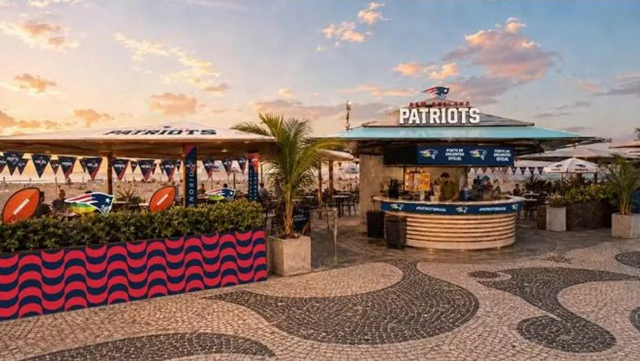 Patriots inaugura quiosque em Copacabana e impulsiona NFL Rio Game 2026