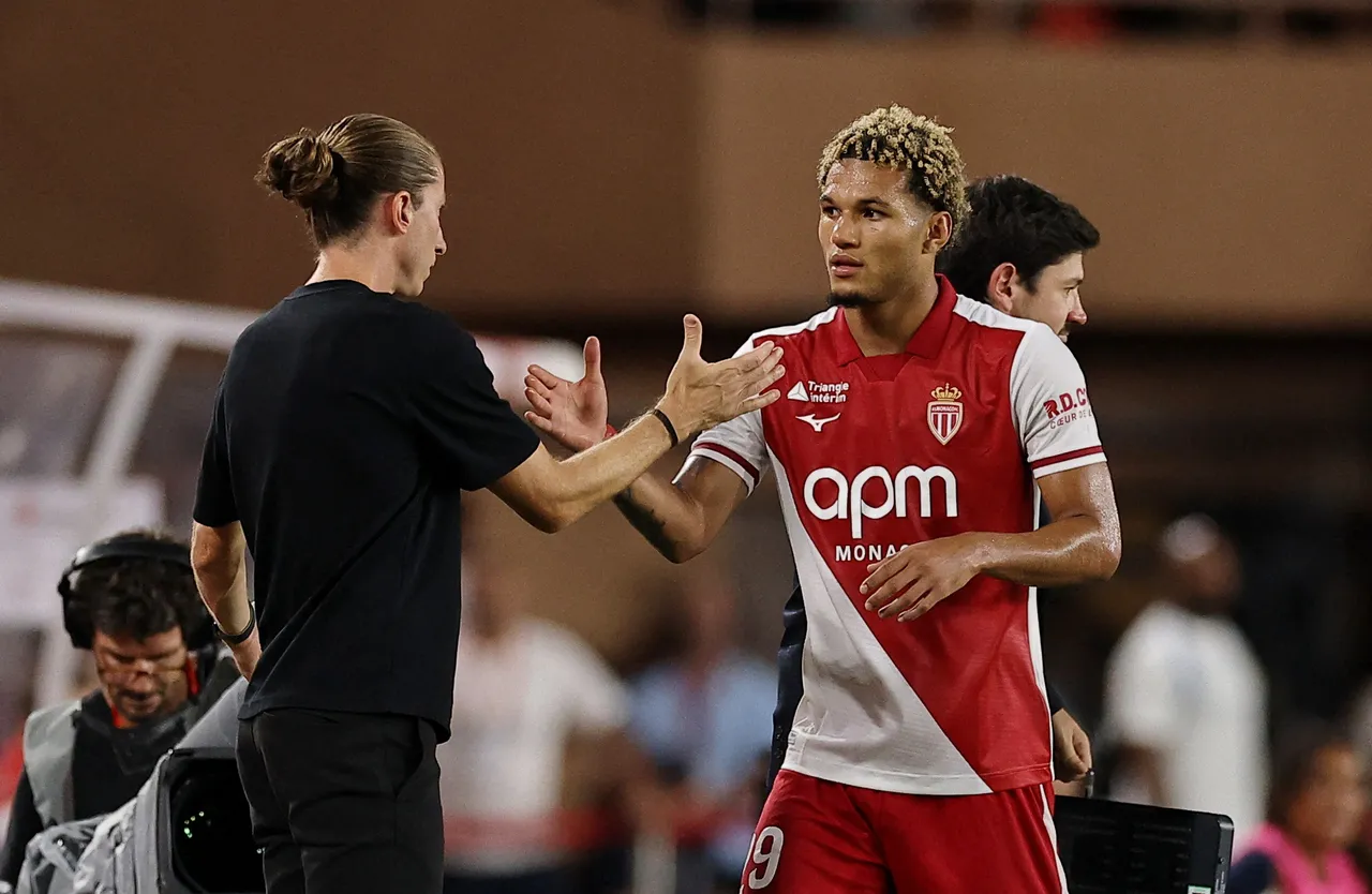 Filipe Luís mantém invencibilidade e leva Mônaco ao topo da Ligue 1