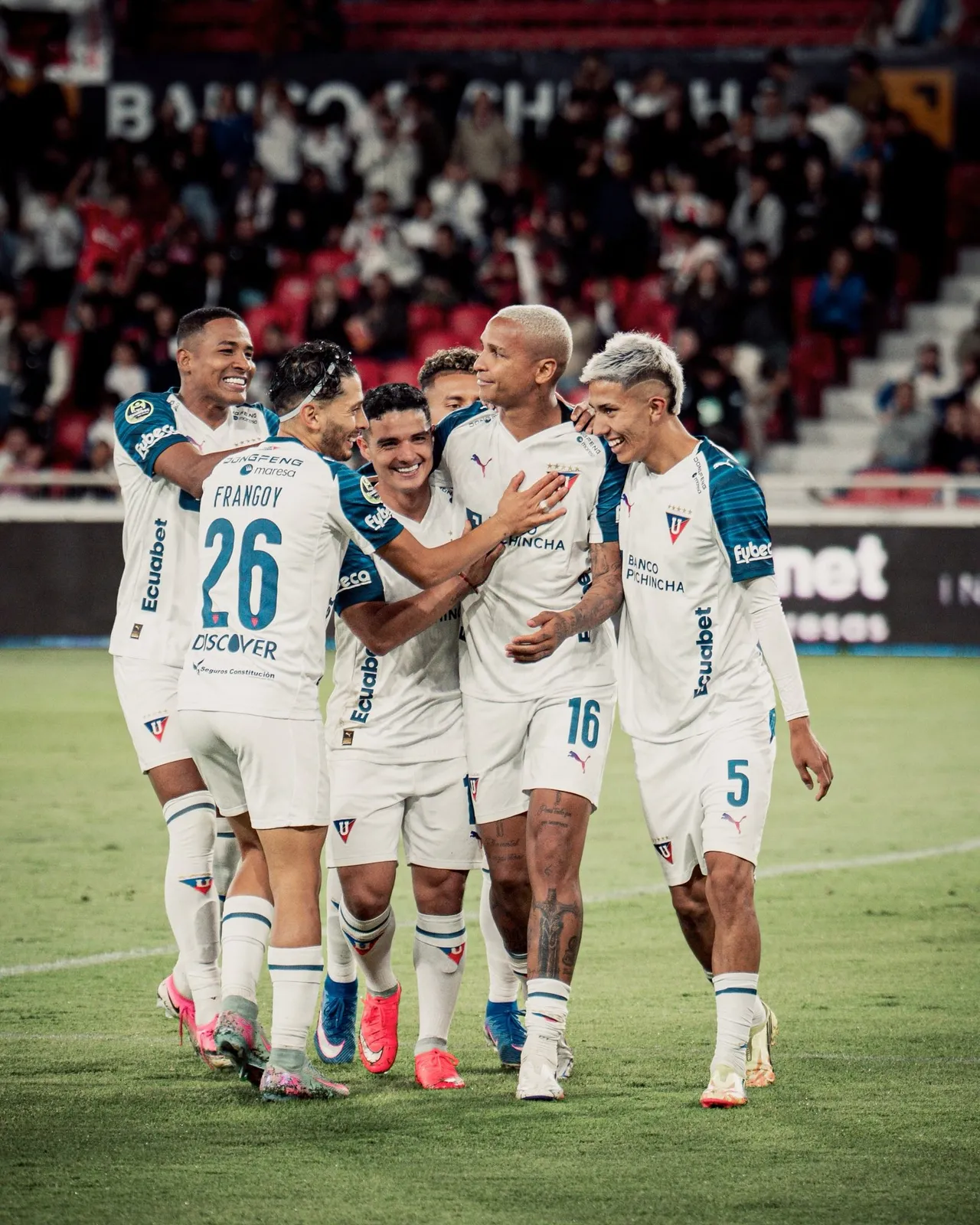 LDU poupa quase todo o elenco e coloca Deyverson como titular antes da decisão contra Palmeiras
