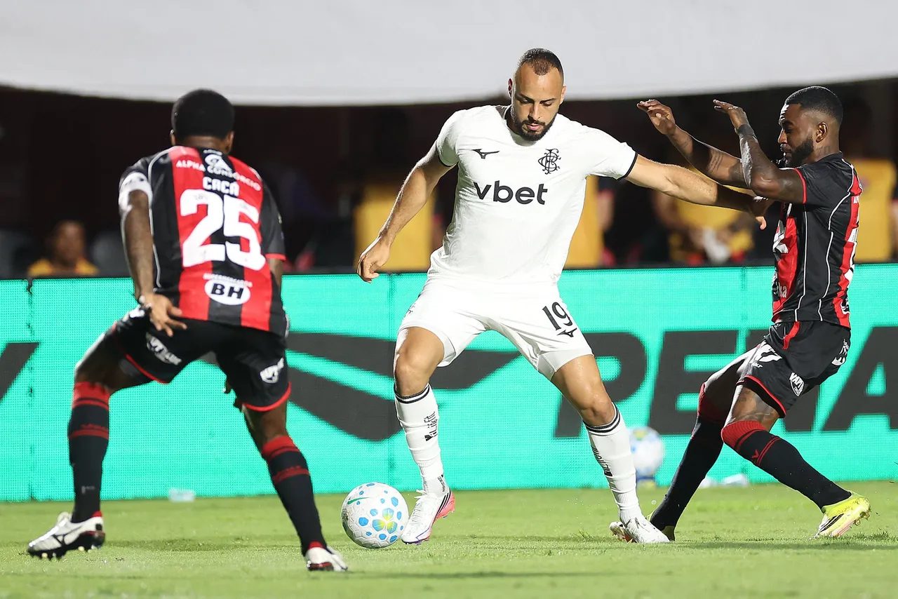 Arthur Cabral é expulso após discussão