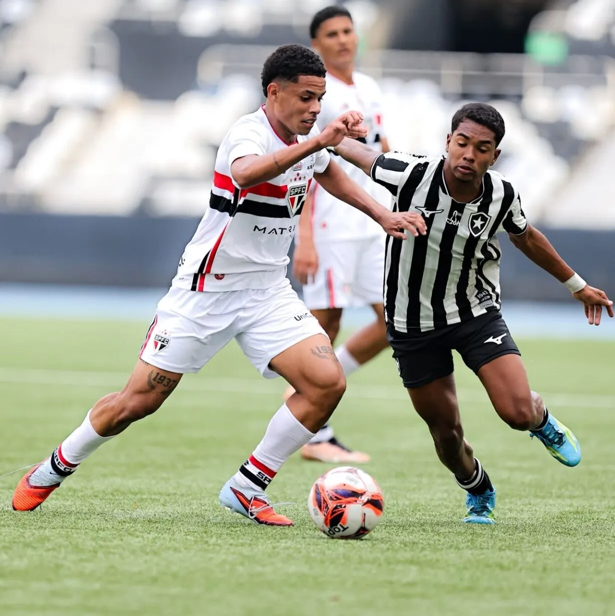 São Paulo desperdiça pênalti