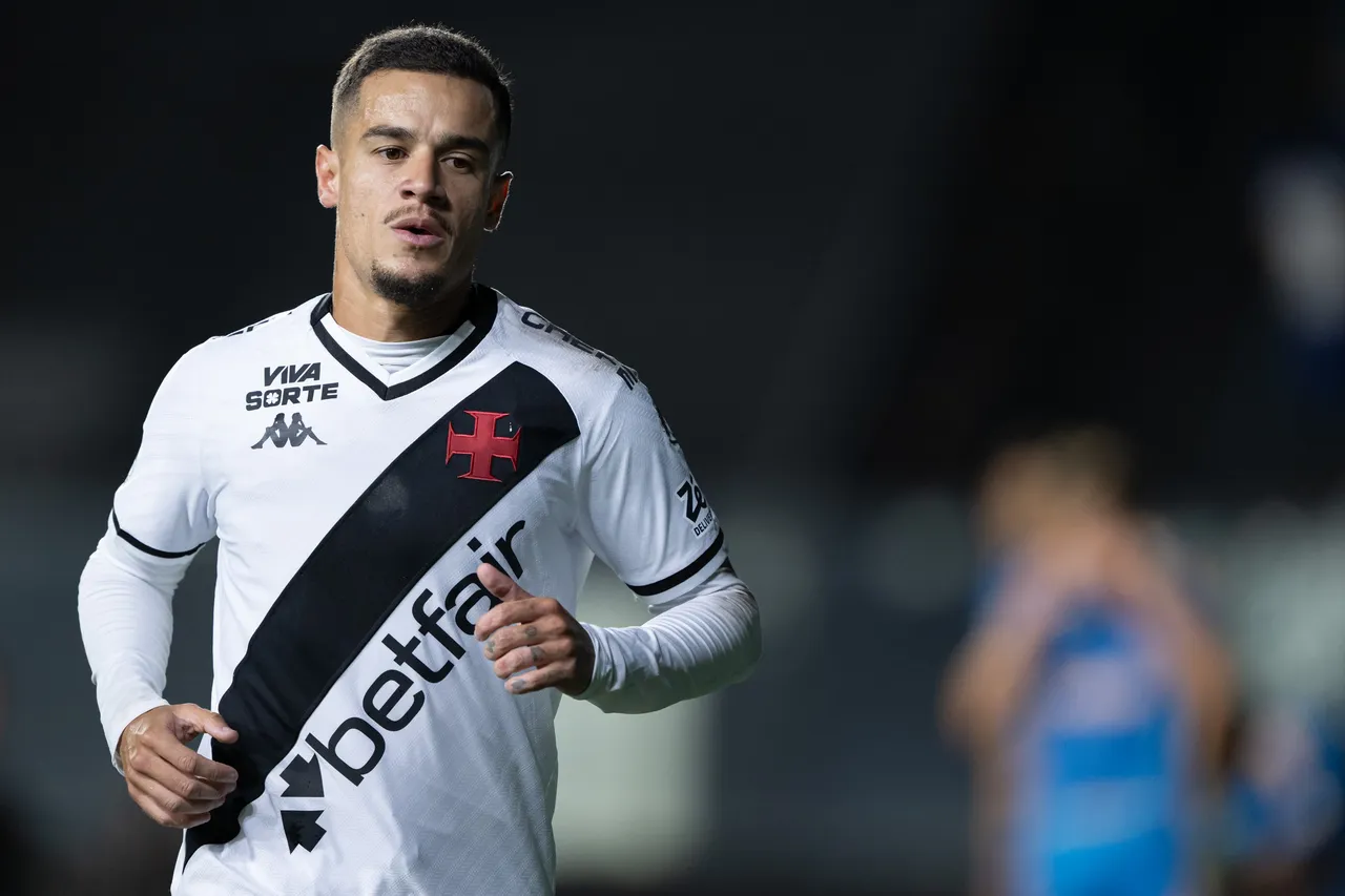 Coutinho abandona Vasco após vaias no Carioca