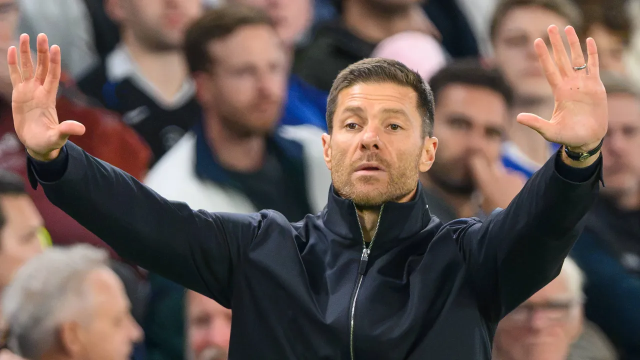 Alonso alerta: defesa vulnerável do Chelsea ameaça título