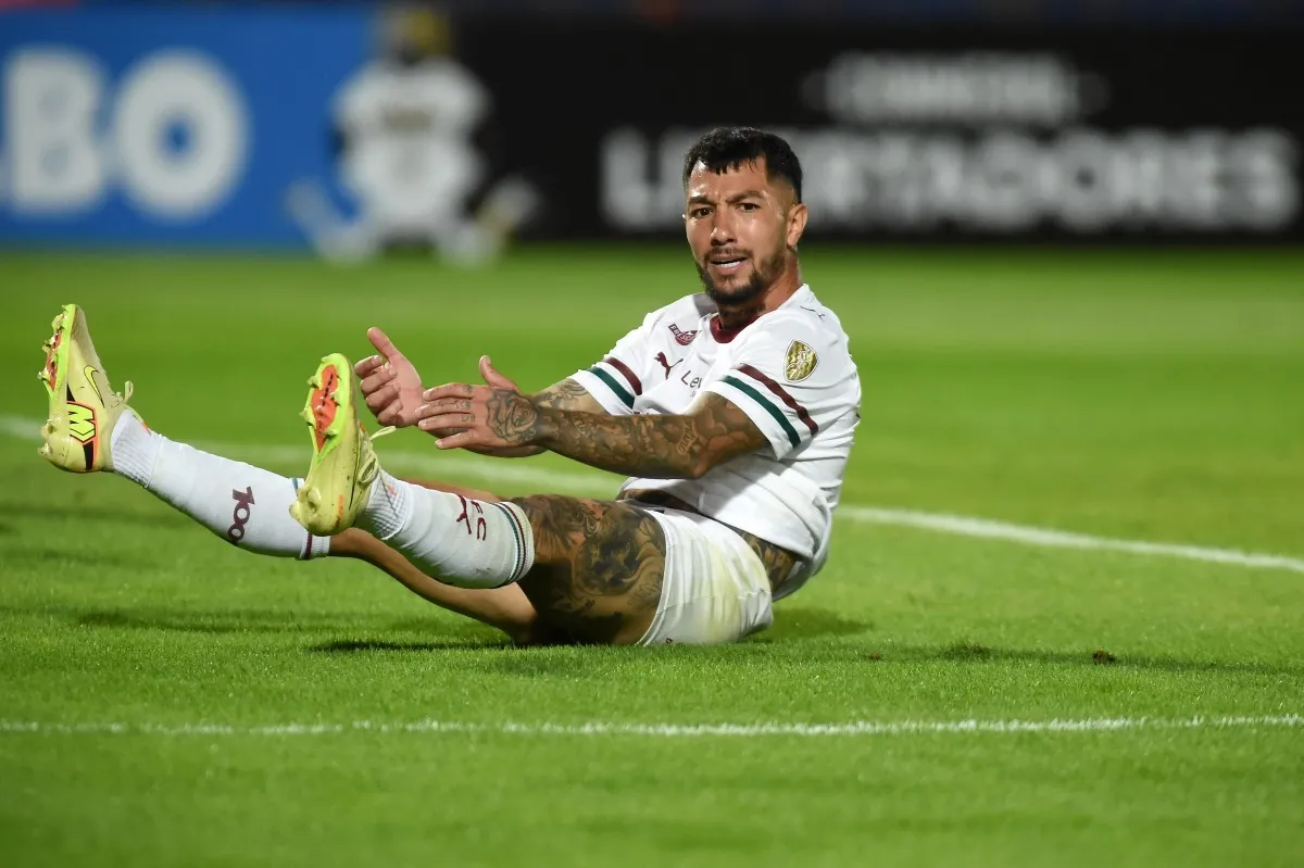 Fluminense mantém Acosta