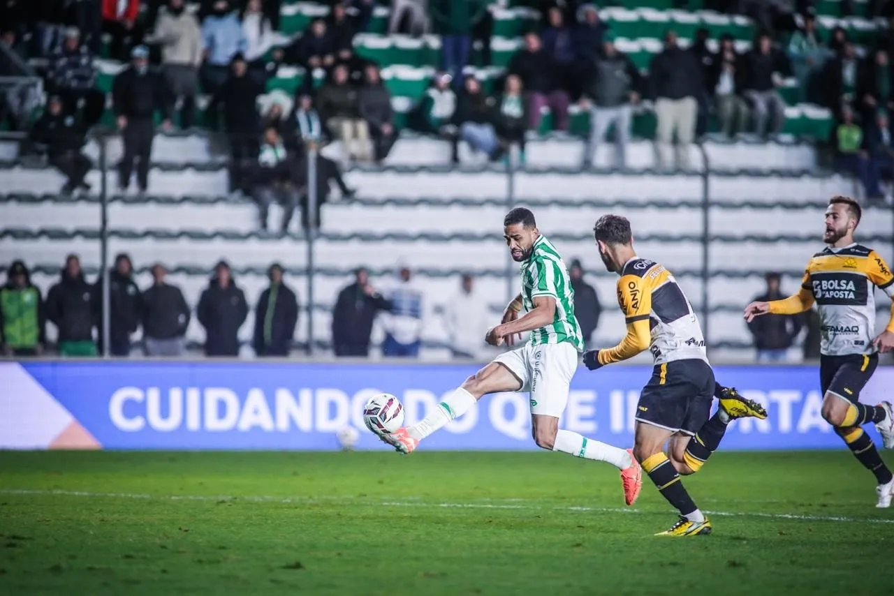 Atlético-MG reencontra Alan Kardec