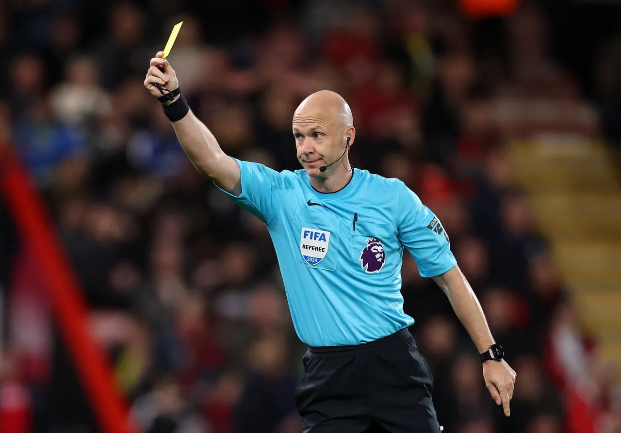 Árbitro Anthony Taylor anuncia aposentadoria