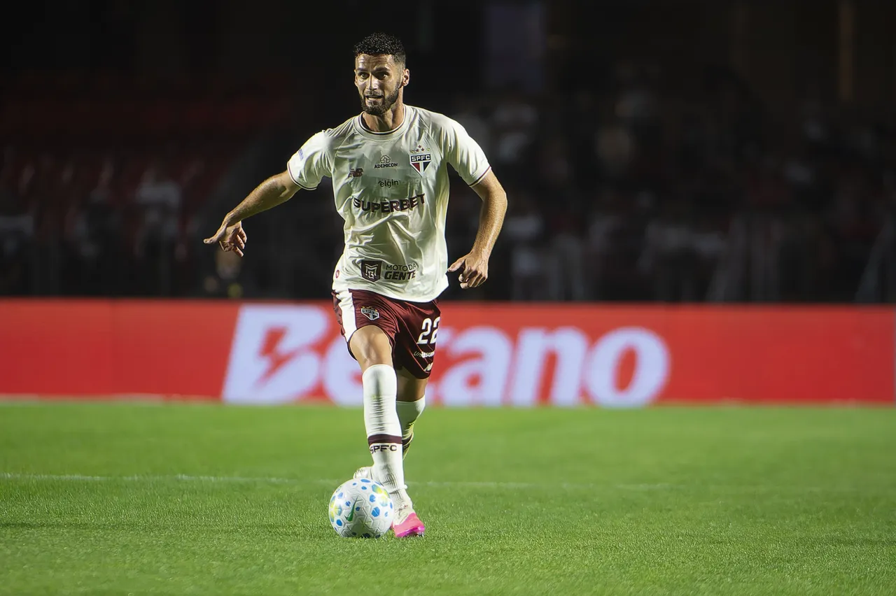 Domingos Duarte rompe ligamento e deixa defesa do São Paulo vulnerável