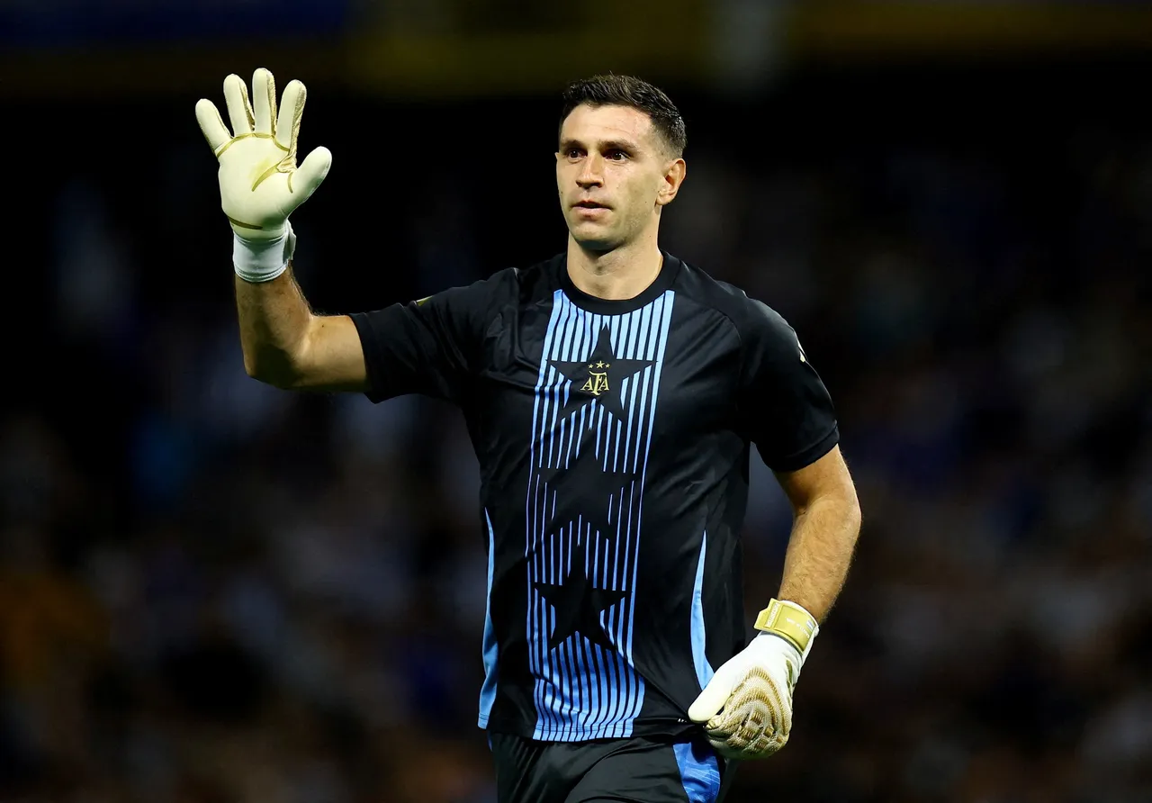 Dibu Martínez busca redenção
