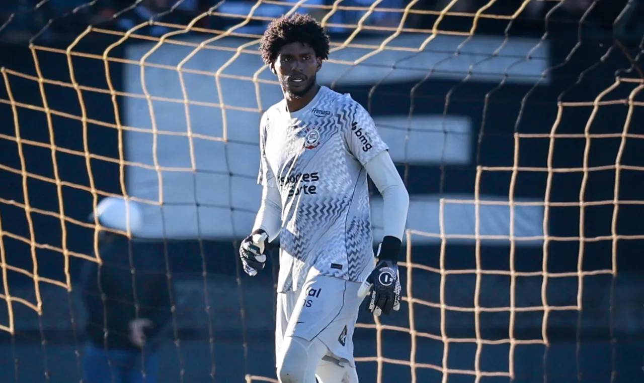Hugo Souza admite impacto financeiro