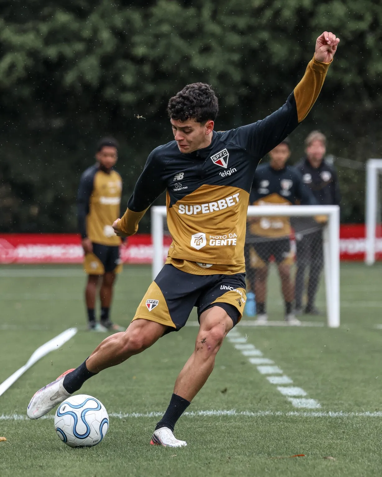 São Paulo reforça ataque com Lucca e Victor Sá antes do Boca