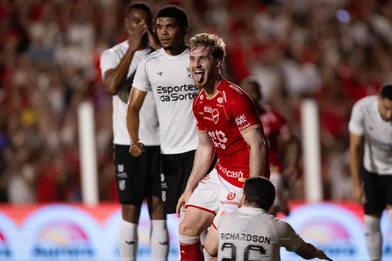 Vila Nova encosta no líder e eleva chance de acesso direto
