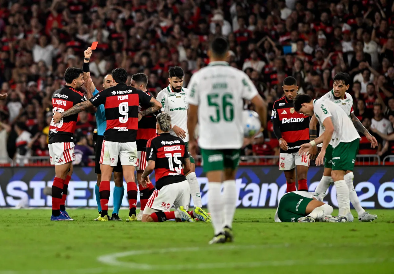 Athletic acumula recorde de expulsões e arrisca campanha