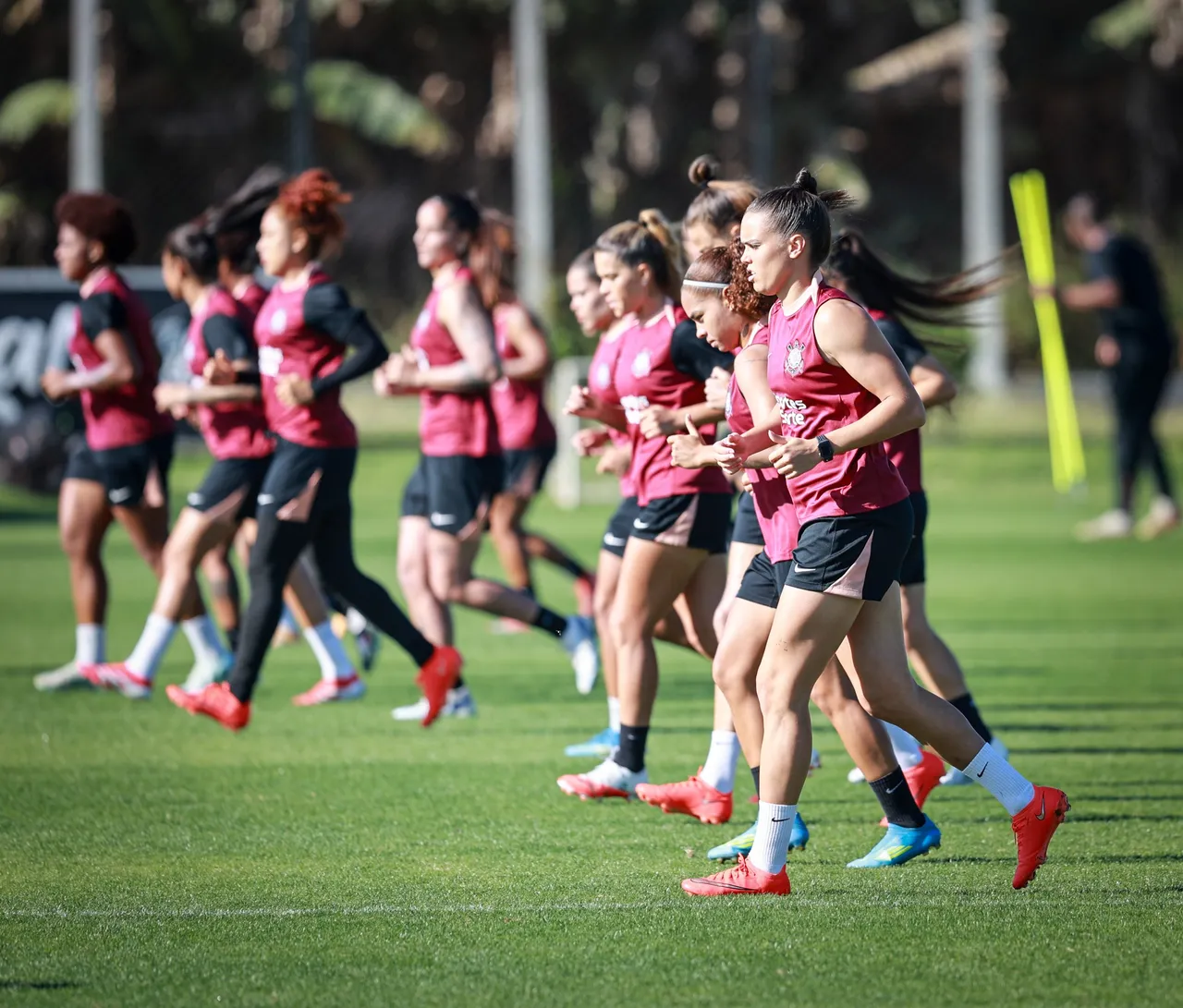 Corinthians atrasa pagamentos ao time feminino e gera crise interna