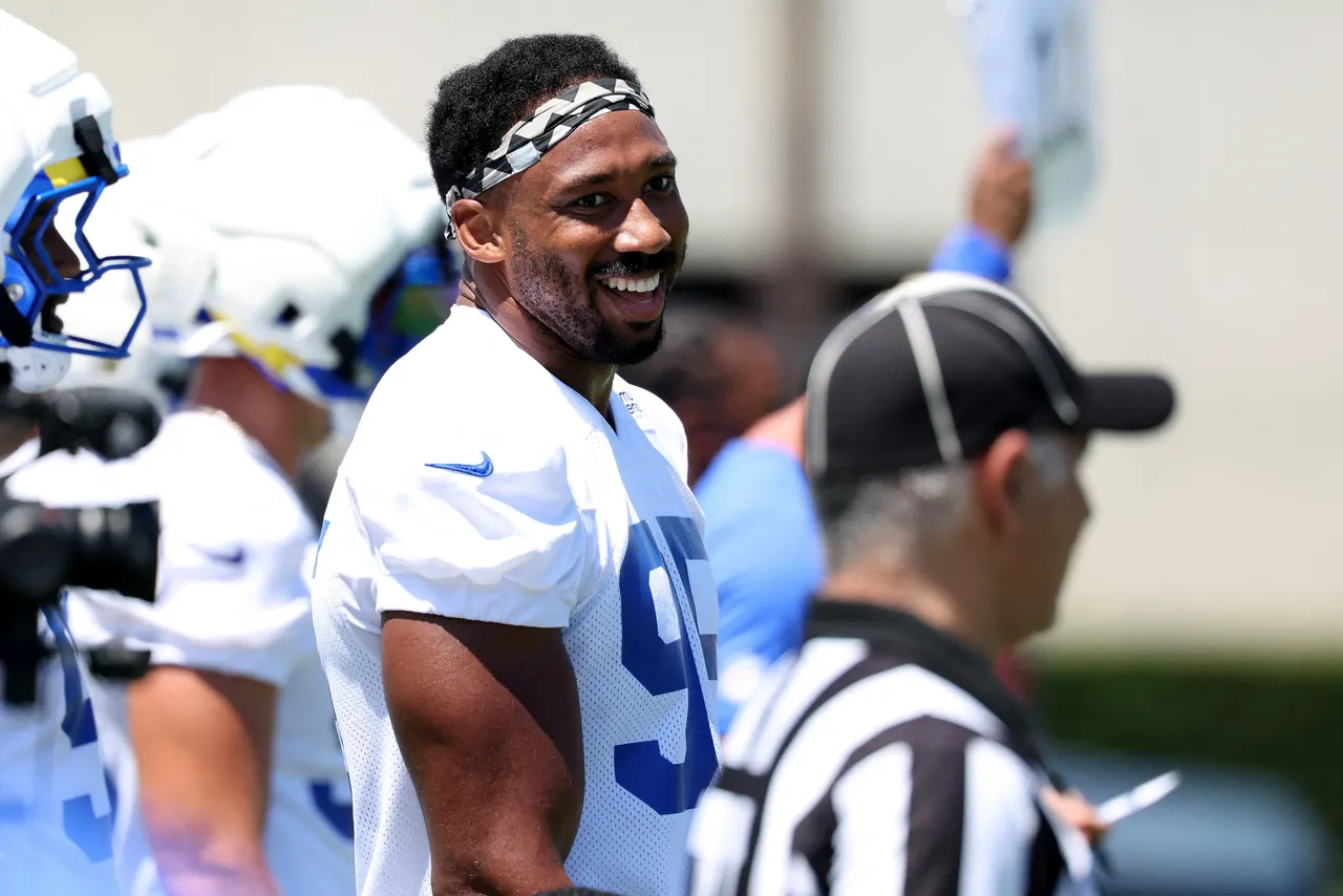 Myles Garrett passa por cirurgia e deixa Rams sem estrela da defesa por um mês