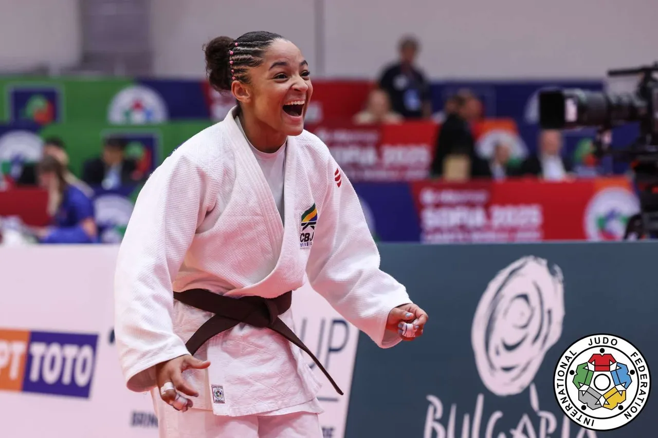 Clarisse Vallim repete ouro mundial e eleva judo brasileiro