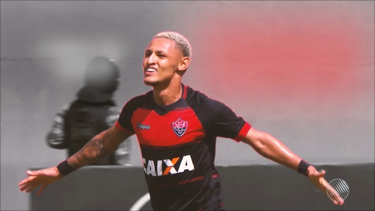 Neilton escolhe Vitória em duelo contra Botafogo