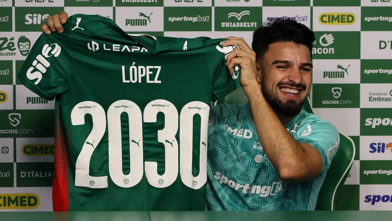 Palmeiras garante artilheiro Flaco López até 2030