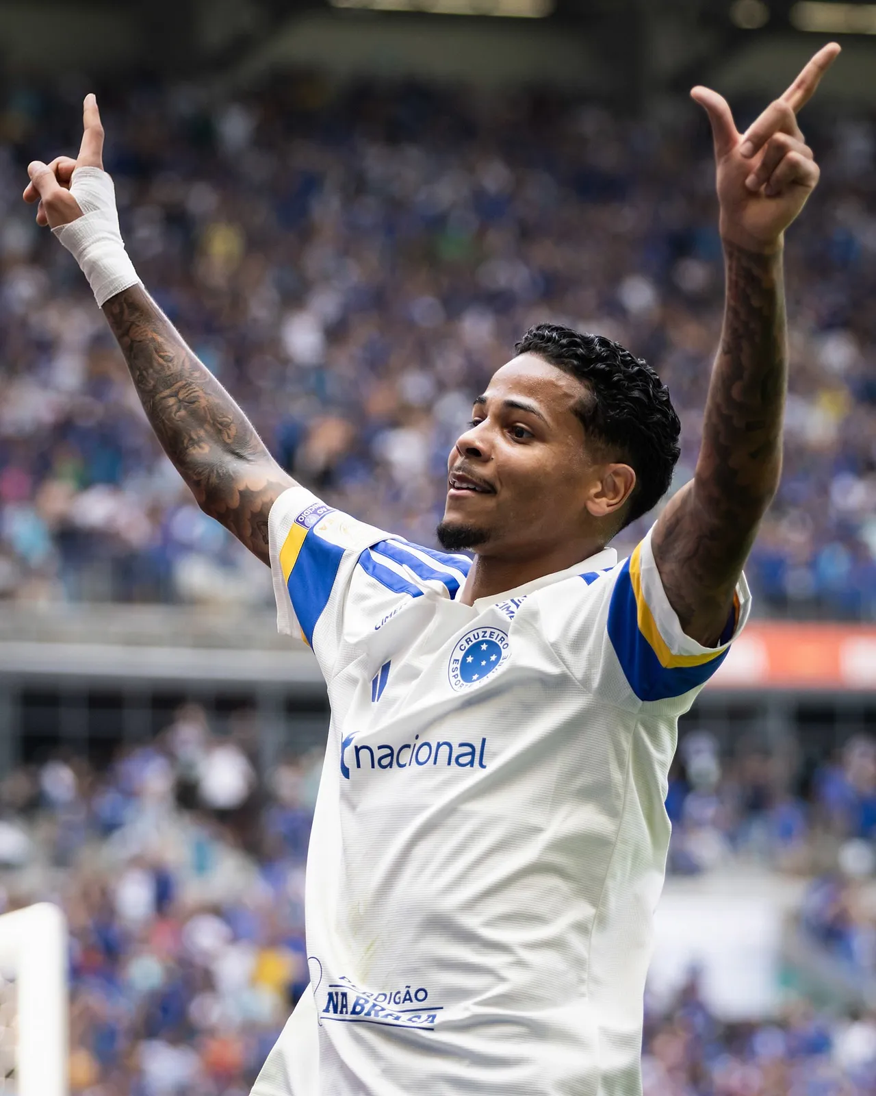Wesley brilha no Cruzeiro
