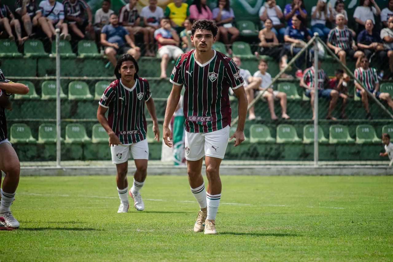 Bernardo André garante vitória ao Flu Sub-20 e impressiona Fred