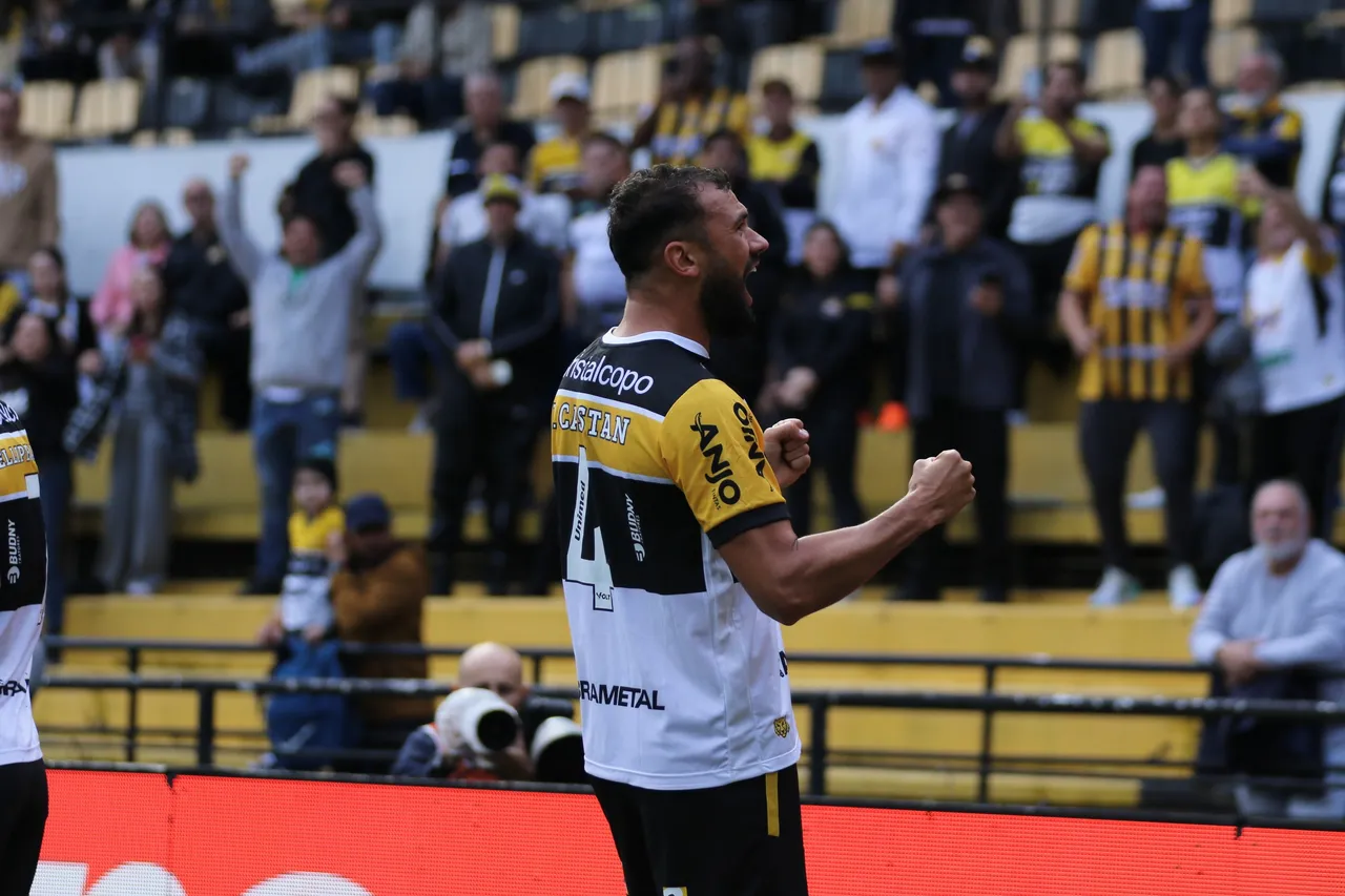 Criciúma reforça ataque e busca manter liderança contra Fortaleza