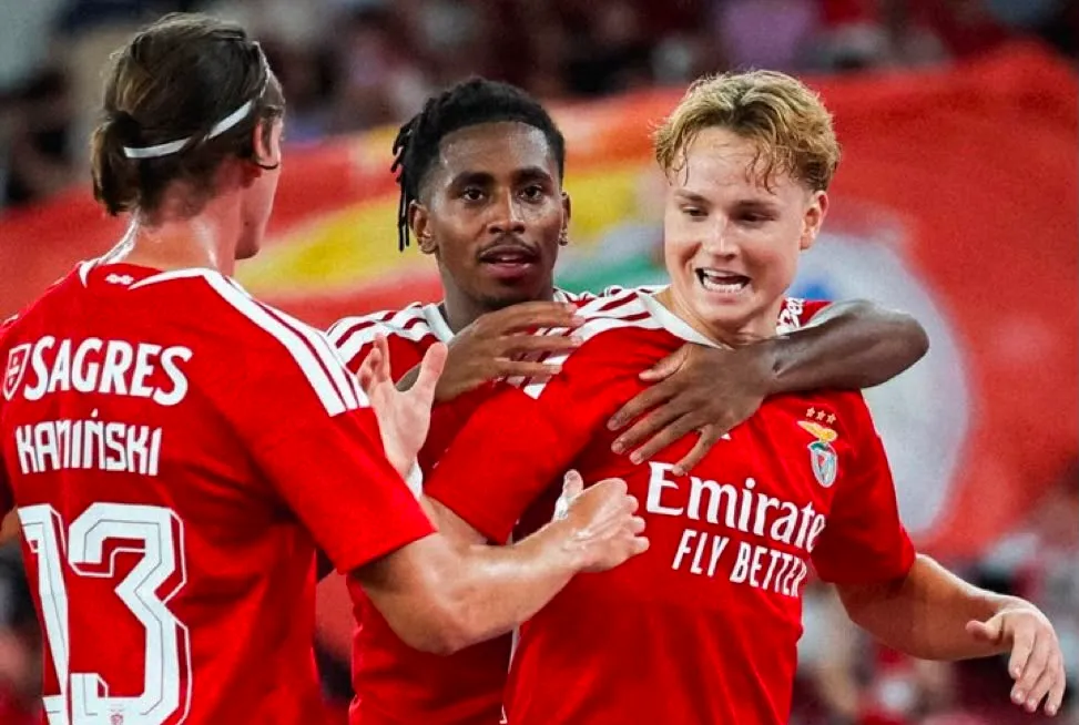 Benfica goleia Hearts