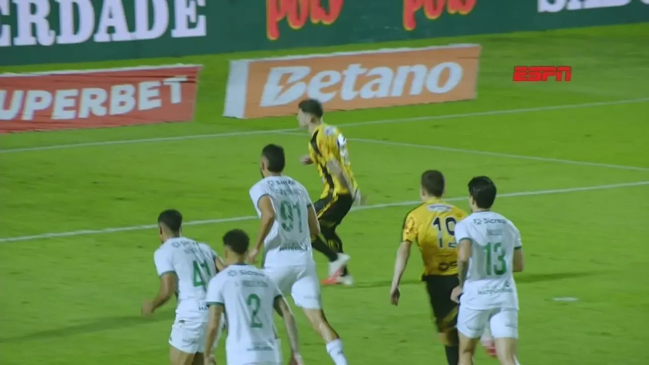 Cuiabá acelera rumo ao G6 com 13 gols em nove jogos