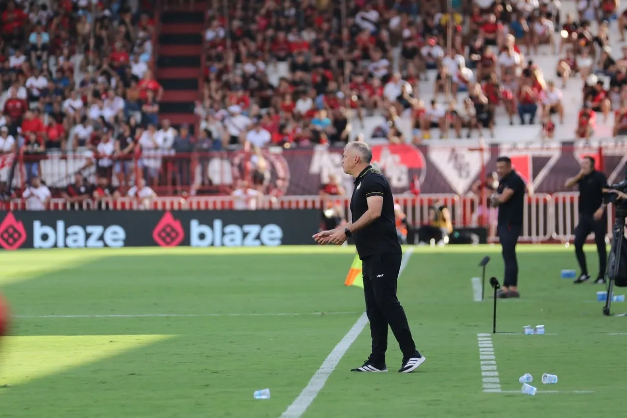 Criciúma sofre 4 a 0 e Baptista admite postura irreconhecível