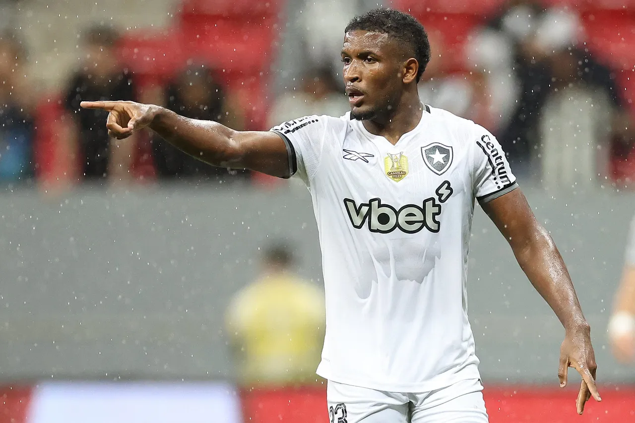 Elias Manoel deixa Botafogo