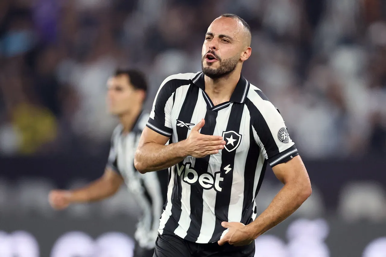 Botafogo enfrenta Santos sem Cabral