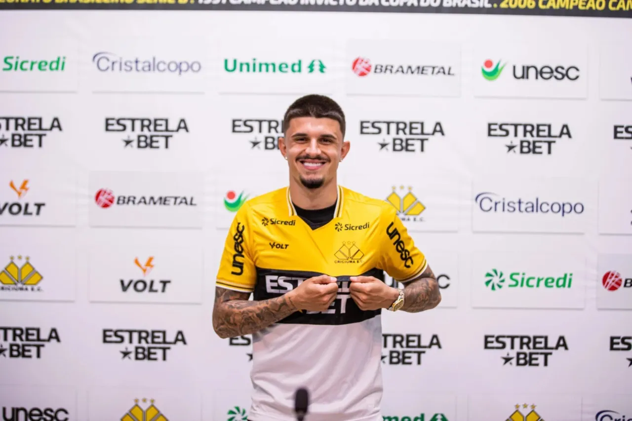 Criciúma negocia renovação de empréstimo de Leo Mana