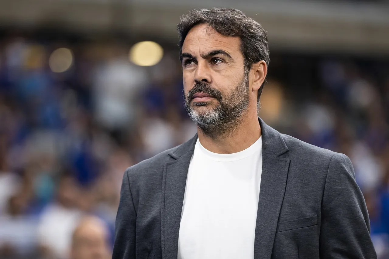Artur Jorge cobra reforços do Cruzeiro