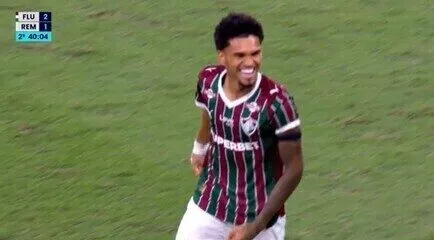 Riquelme brilha e garante assistência decisiva na virada do Fluminense