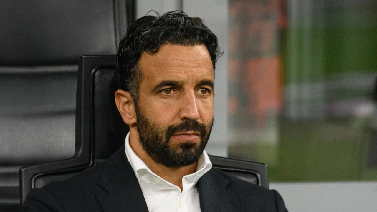 Amorim tem a defesa do Milan em xeque após derrota ao Benfica