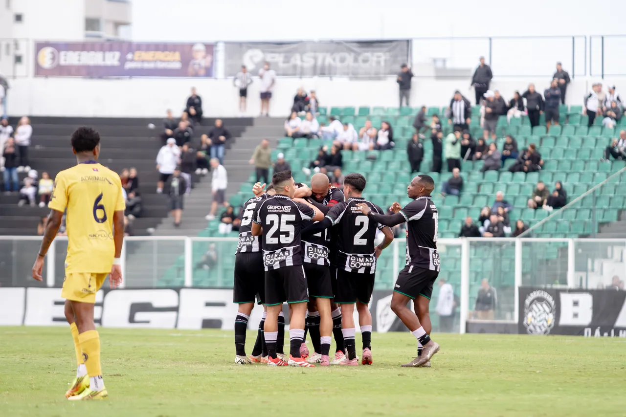 Figueirense garante vitória e amplia invencibilidade para oito jogos