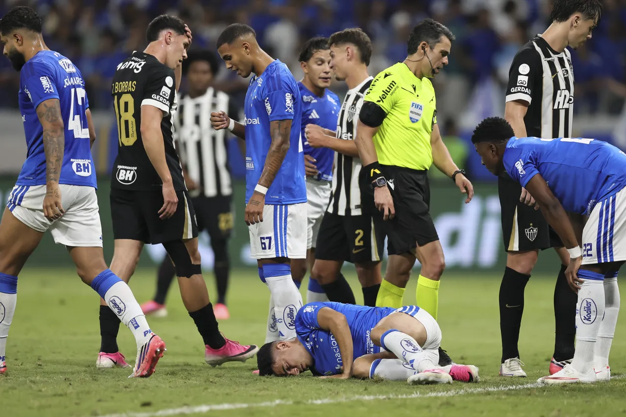 Bruno Rodrigues tem choque de cabeça e deixa Cruzeiro em alerta