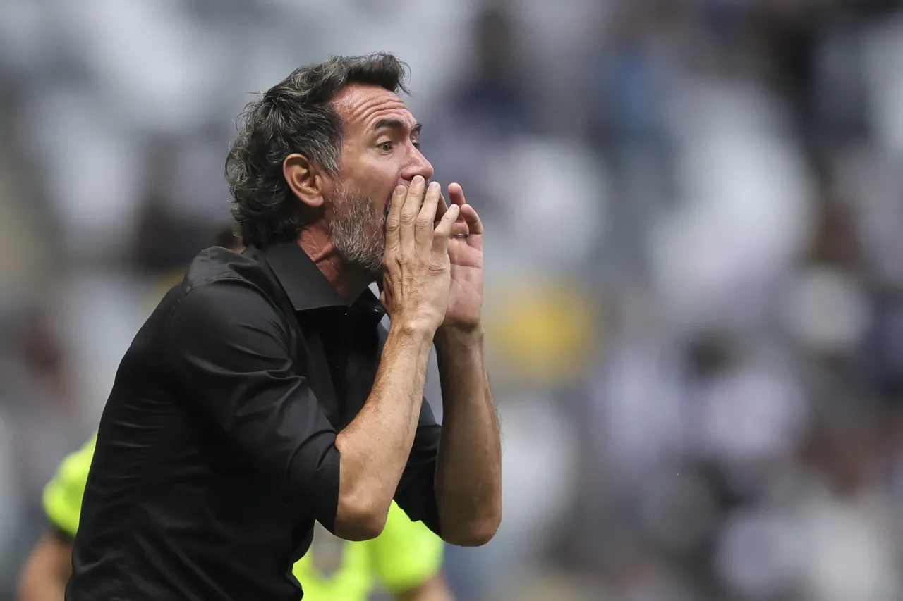 Atlético-MG goleia Grêmio