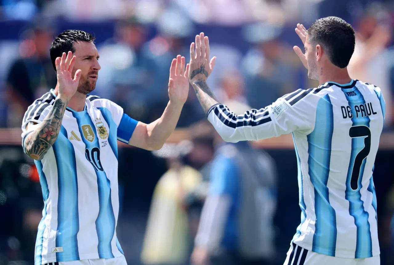 Messi iguala recorde de Cafu