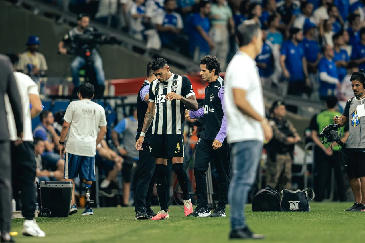 Atlético-MG confirma ausência de Ruan por protocolo de concussão