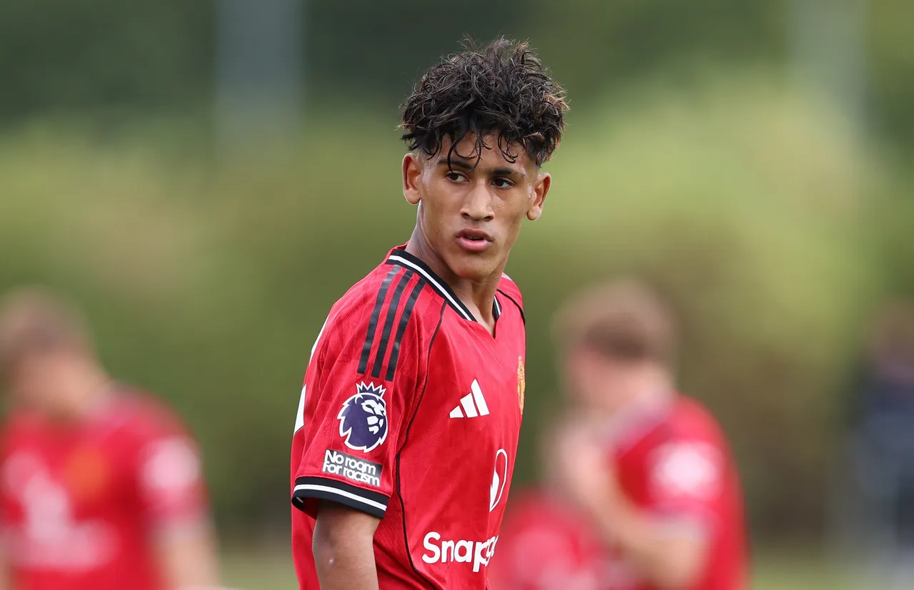 Manchester United perde promessa de 16 anos para gigantes europeus