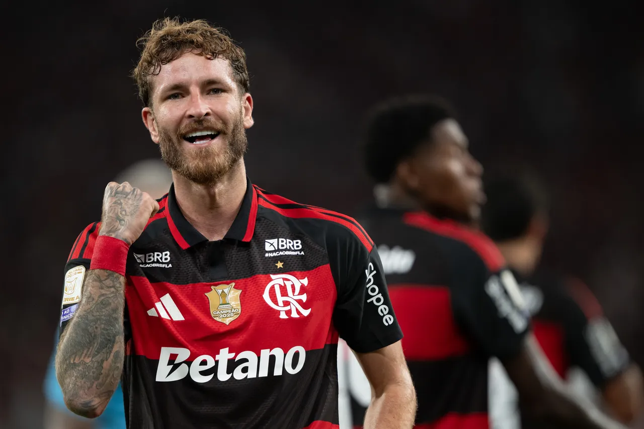 Léo Pereira supera Juan