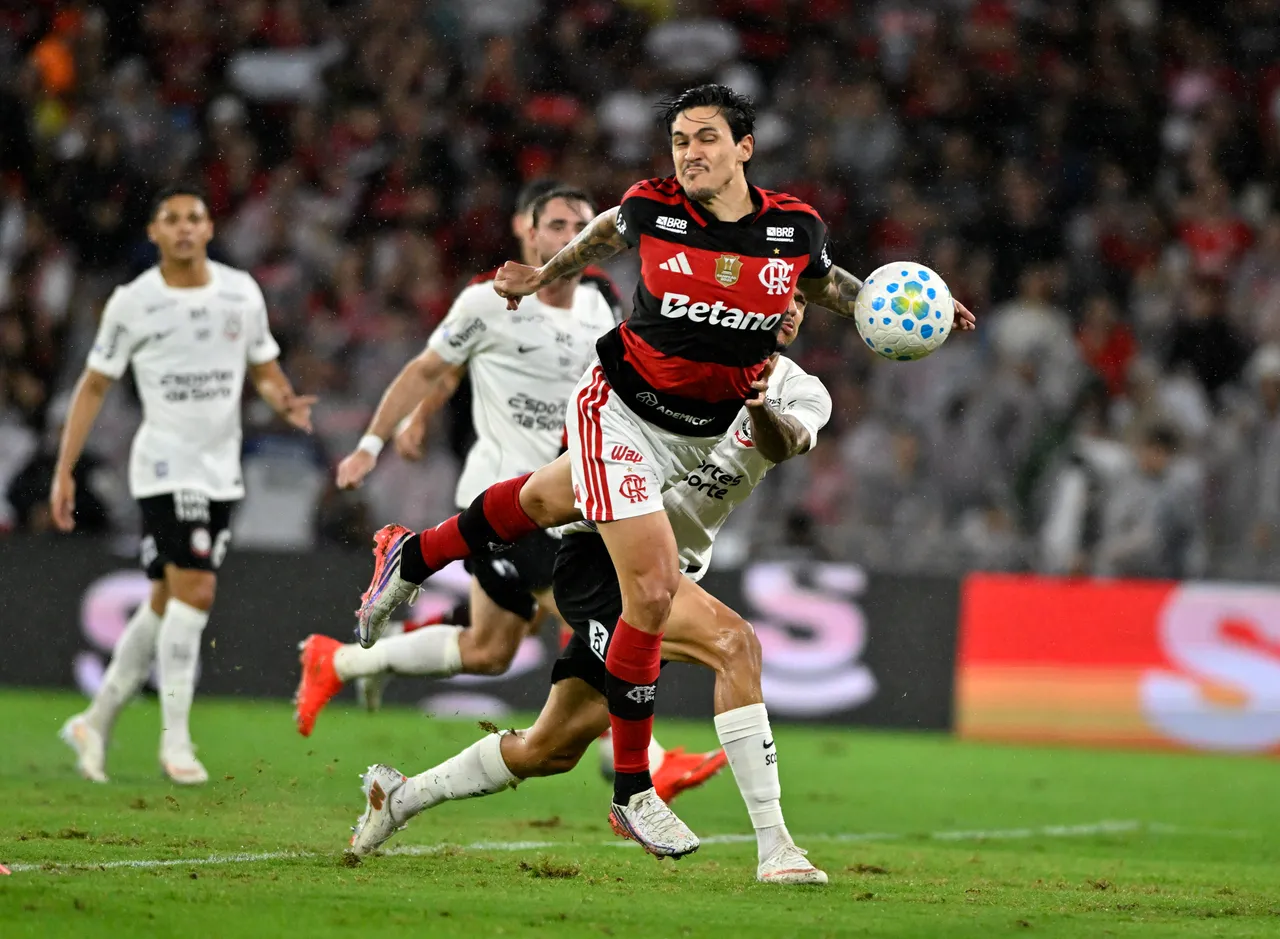 Felipe Melo cobra seriedade de Pedro após vitória do Flamengo