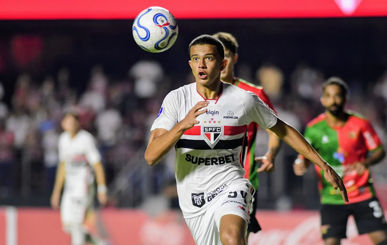 São Paulo aproveita jovens