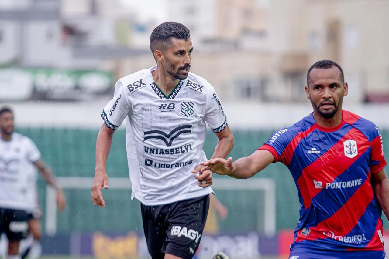 Figueirense tenta negociar Jorginho