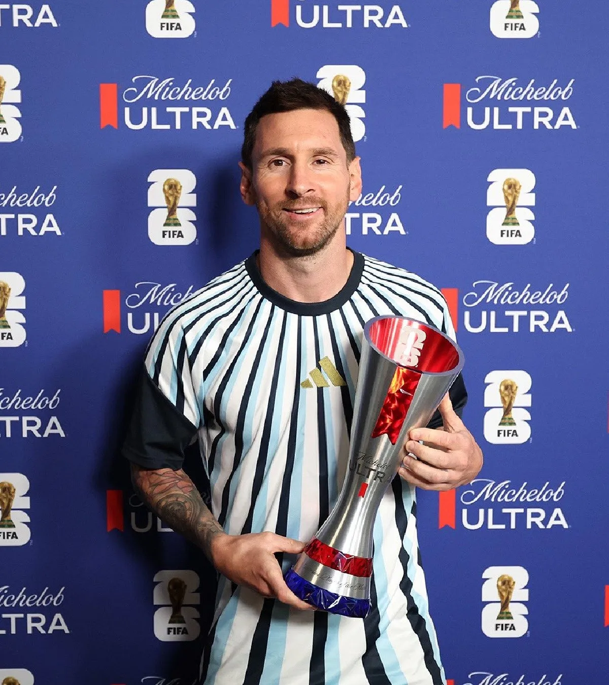 Messi brilha novamente