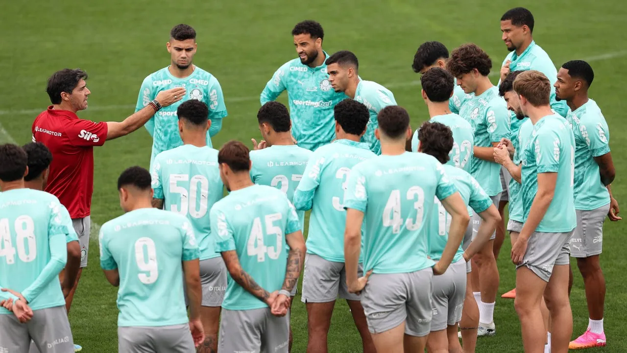 Palmeiras define escalação
