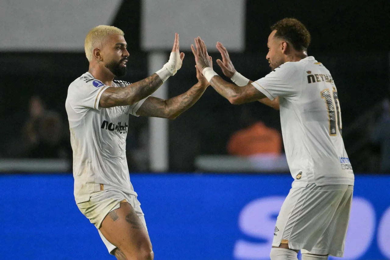 Santos vira sobre Macará