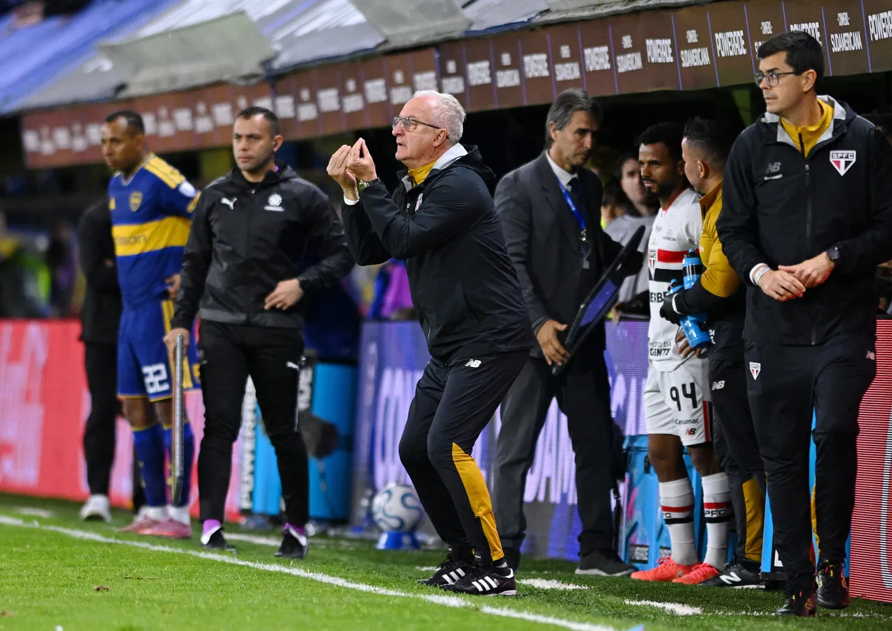 Dorival culpa descuido e encara desafio sem Calleri na volta da Sul-Americana