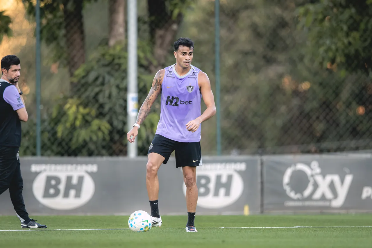 Reinier se desculpa por xingar torcedor