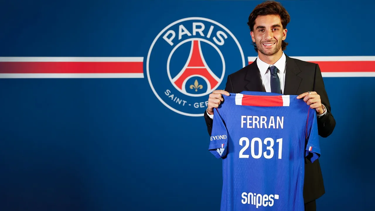 PSG anuncia Ferran Torres