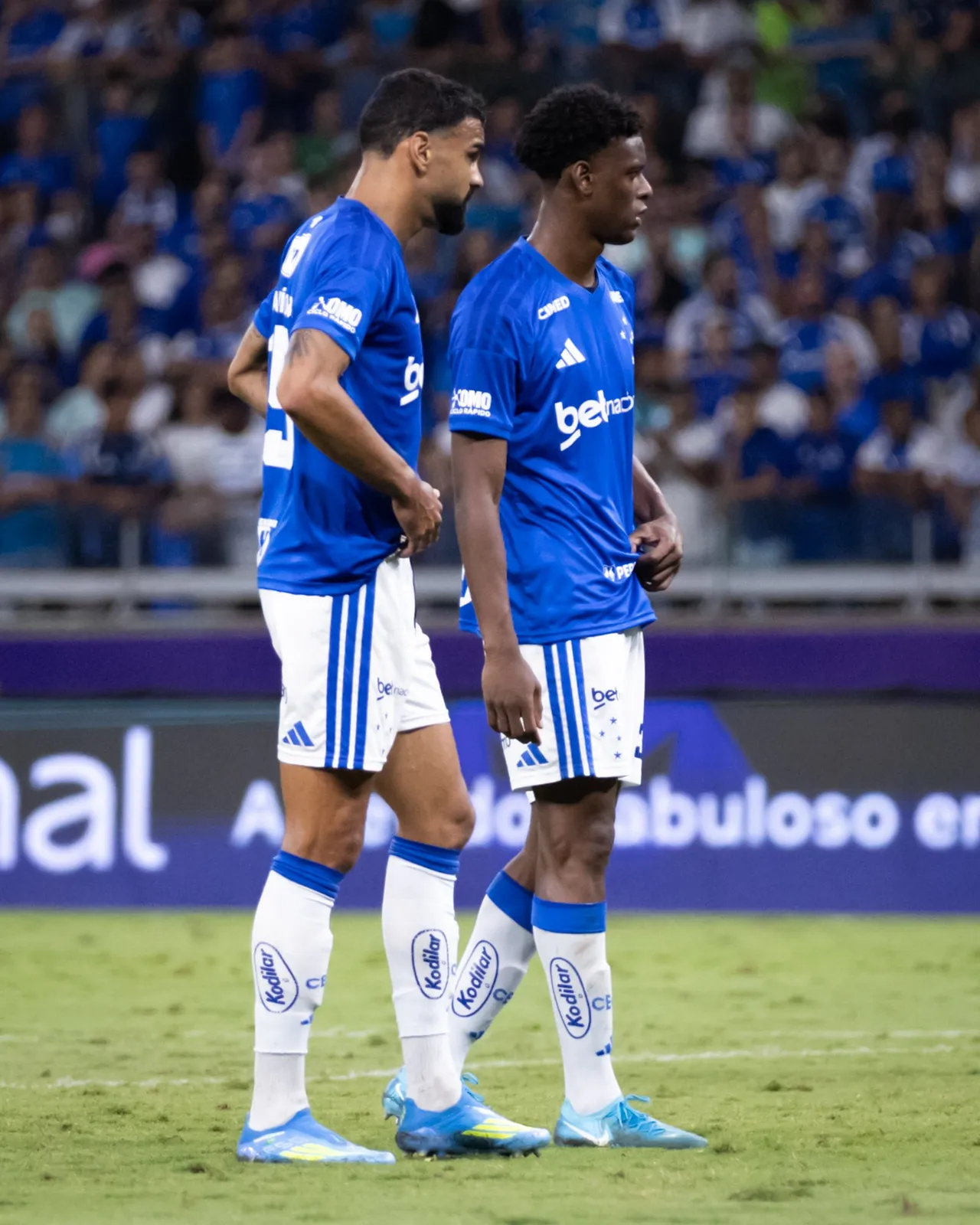 Cruzeiro vê defesa afundar e arrisca queda na Série A
